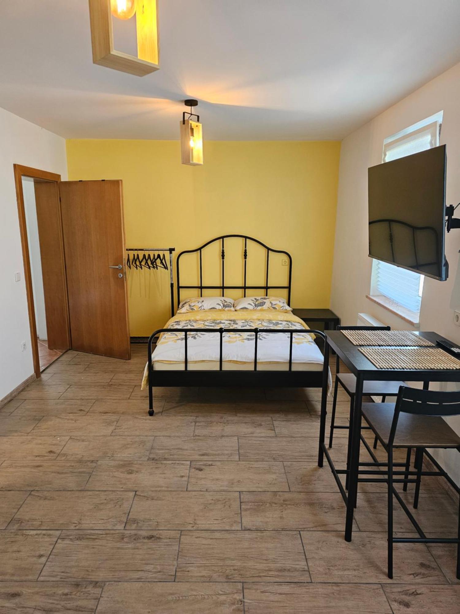 Grmac Apartments Naklo Bagian luar foto