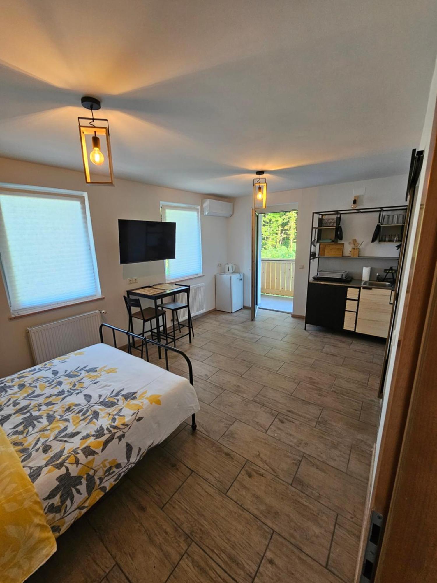 Grmac Apartments Naklo Bagian luar foto